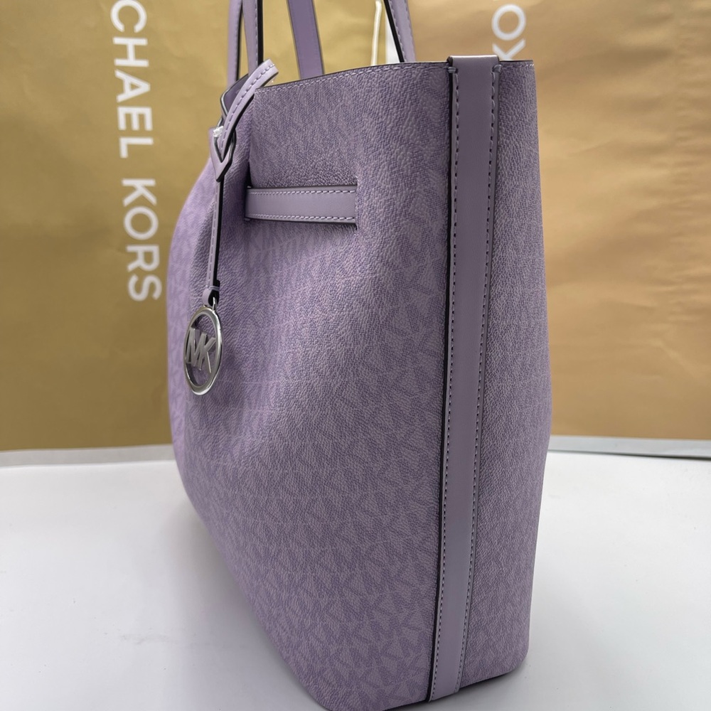 MICHAEL KORS Carson Large Signature Logo CZ Shoulder Tote Bag
Light Quartz
NWT - Picture 5 of 16